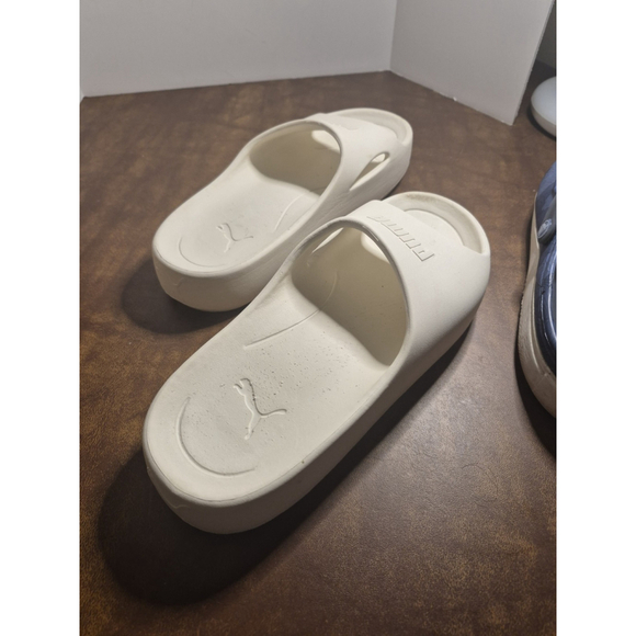 Size 7 White Womens Puma Slide Ons‎ - Picture 2 of 6